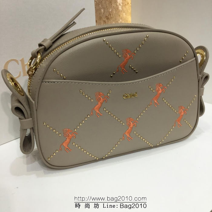 Chloe克洛伊 迷你Signature 駿馬刺繡圖案 鉚釘裝飾 小牛皮手袋 1805  ypk1047